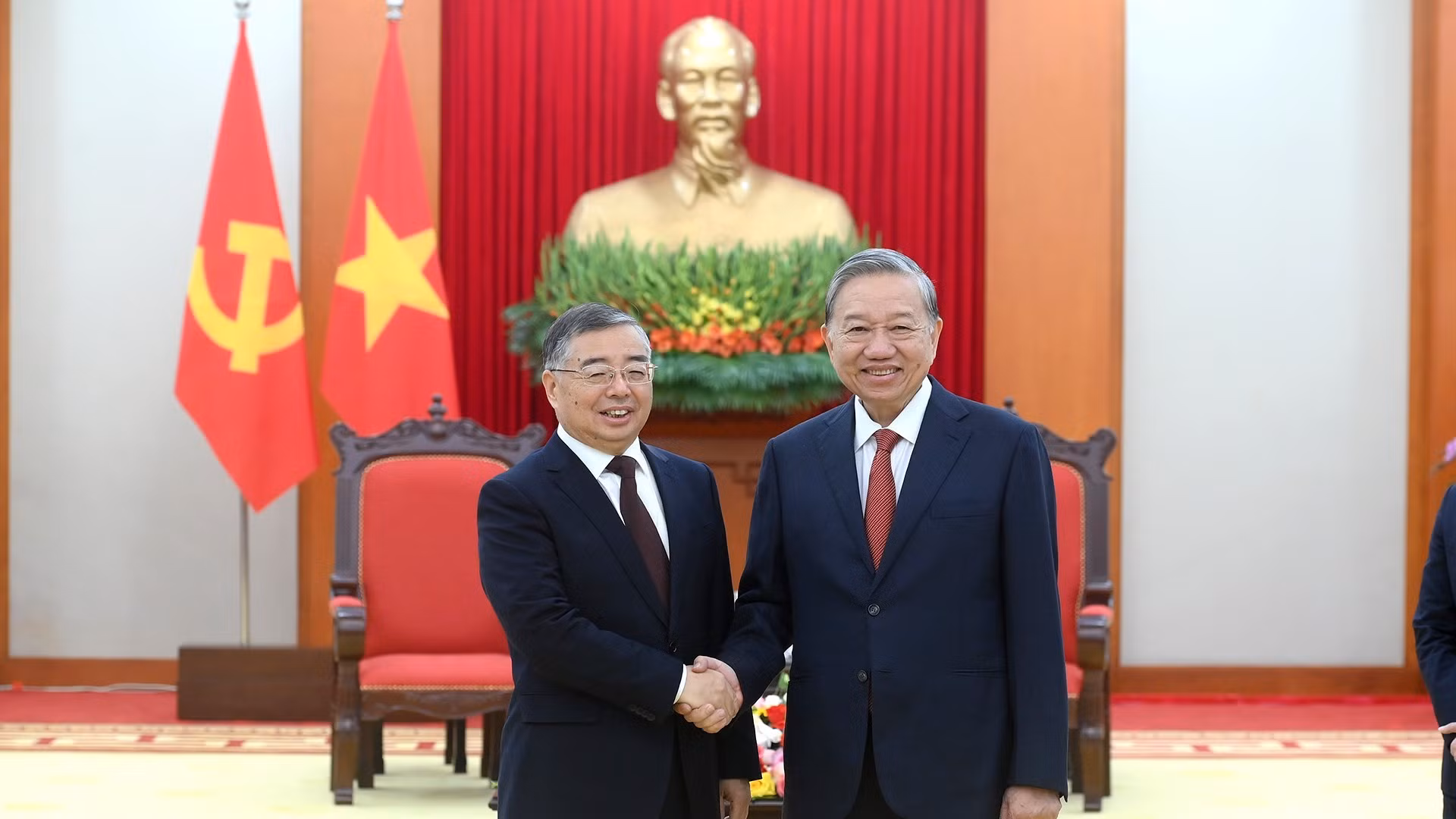 Tổng Bí thư Tô Lâm tiếp đồng chí Lý Thư Lỗi, Ủy viên Bộ Chính trị, Bí thư Ban Bí thư, Trưởng Ban Tuyên truyền Trung ương Trung Quốc.