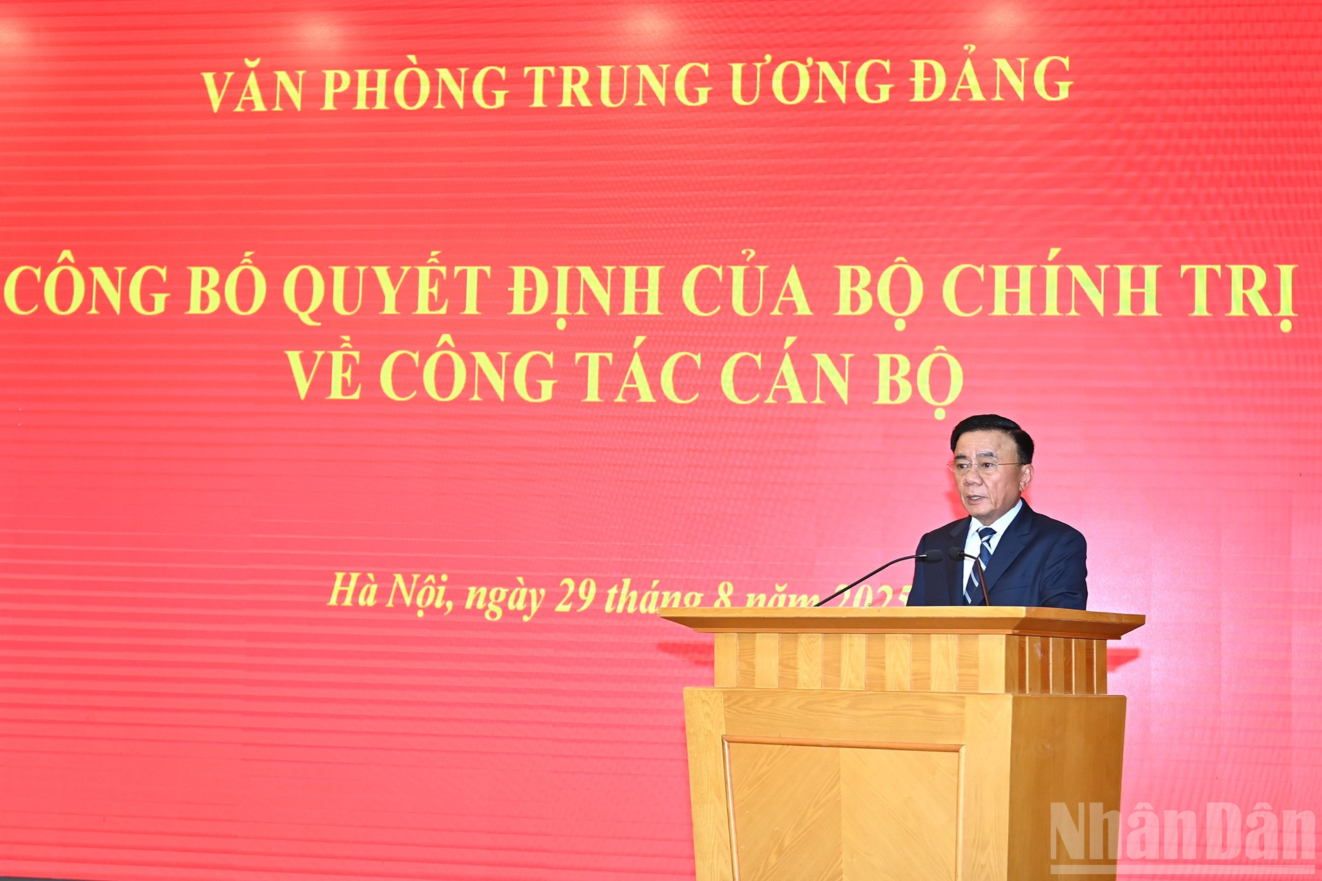 Thường trực Ban Bí thư Trần Cẩm Tú phát biểu giao nhiệm vụ cho đồng chí Phạm Gia Túc. ndo_br_a5-bnd-6336.jpg
