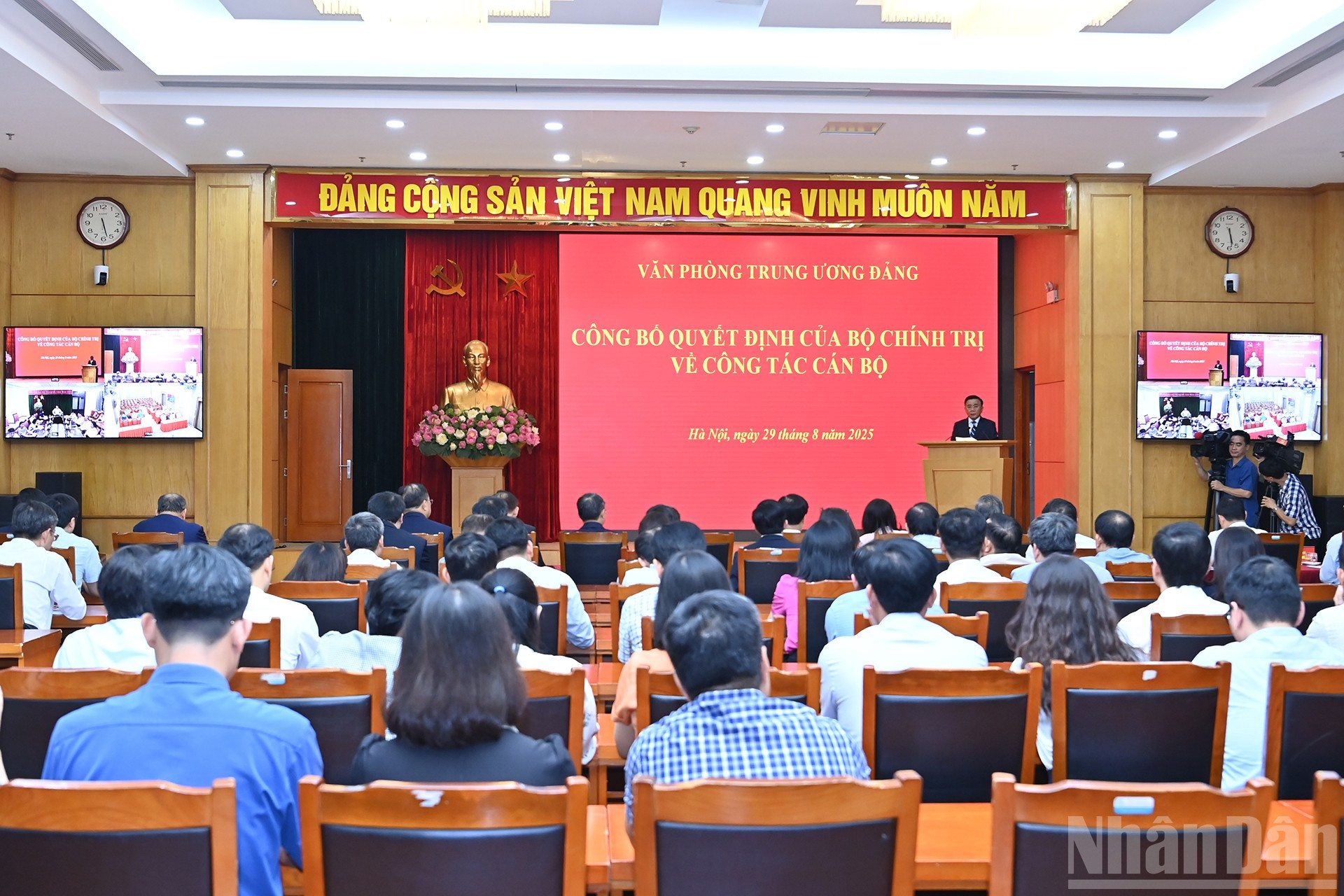 Quang cảnh Lễ công bố quyết định của Bộ Chính trị về công tác cán bộ. ndo_br_a8-bnd-6344.jpg