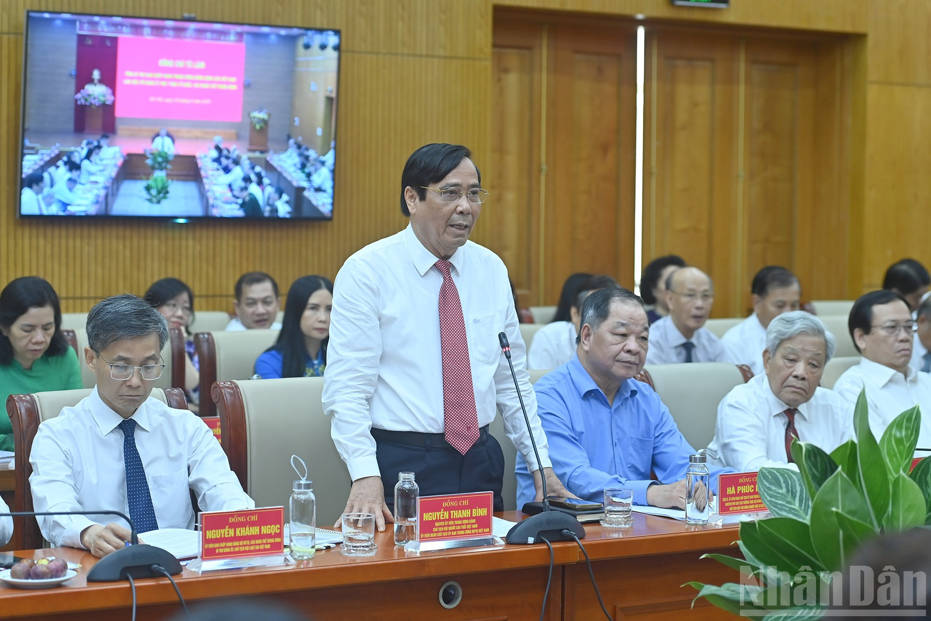 El presidente de la Asociación de Ancianos de Vietnam, Nguyen Thanh Binh, habló en la reunión. ndo_br_a16-bnd-0080.jpg