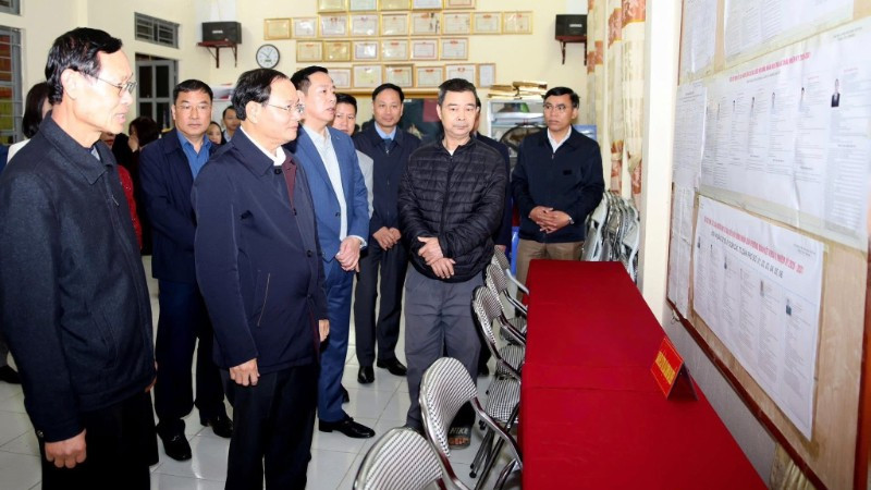 Lãnh đạo tỉnh Lai Châu kiểm tra công tác chuẩn bị tại các điểm bầu cử trước ngày diễn ra cuộc bầu cử.