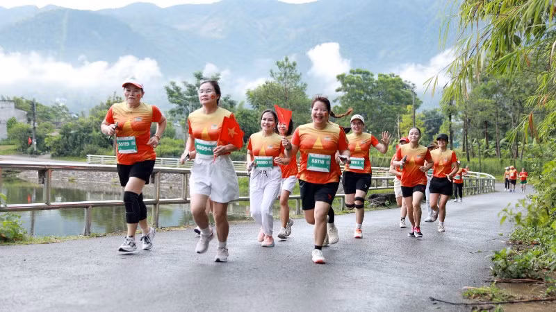 Hơn 500 vận động viên đến từ nhiều địa phương trong cả nước tham gia giải chạy.