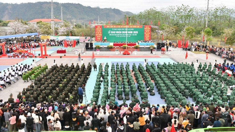 Công dân tham gia nghĩa vụ quân sự tại điểm giao nhận quân số 5 thuộc Ban Chỉ huy phòng thủ khu vực 3 xã Tân Uyên, tỉnh Lai Châu.