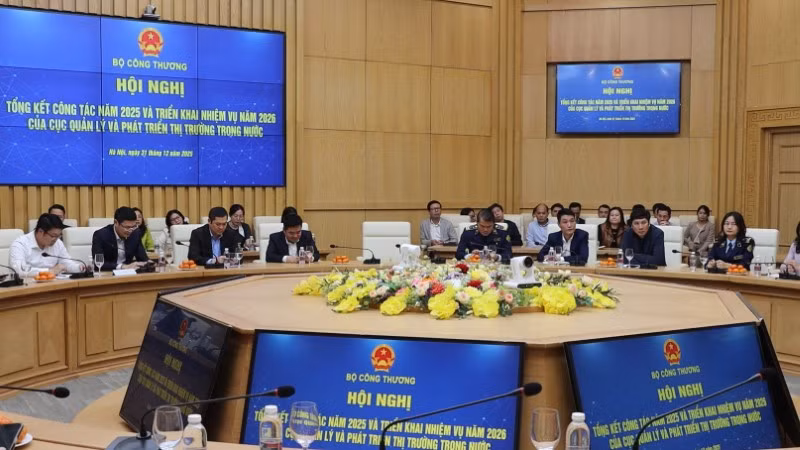 Năm 2026, tổng mức bán lẻ hàng hóa và doanh thu dịch vụ cả nước đạt khoảng 7,8 triệu tỷ đồng, tăng khoảng 11% so với năm 2025.