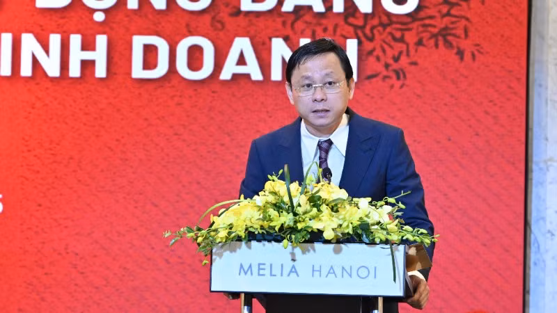 mr-ho-le-nghia-bi-thu-dang-uy-chu-tich-hdtv-2740.jpg