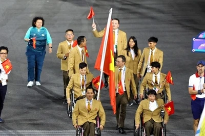 Đoàn thể thao người khuyết tật Việt Nam diễu hành tại Lễ khai mạc Paralympic Paris 2024. (Ảnh: tdtt.gov.vn) 