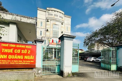 Thuế cơ sở 2 tỉnh Quảng Ngãi gửi văn bản tới nhiều xã, phường xin hỗ trợ kinh phí để chi trả cho cán bộ, công chức.