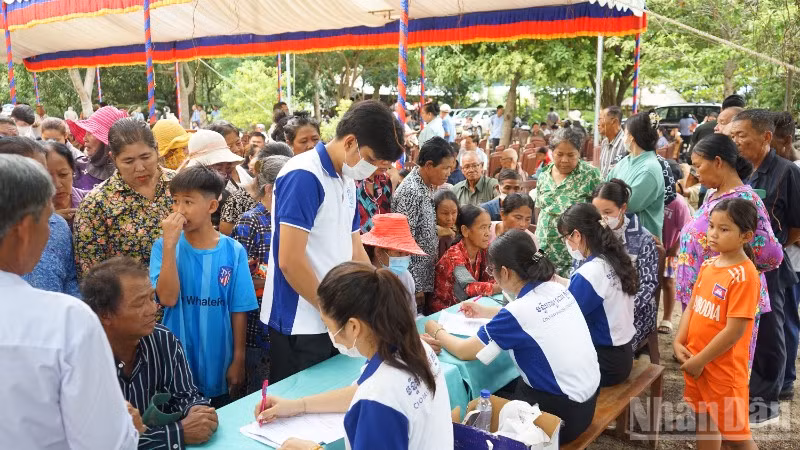 Chương trình thu hút sự tham gia của đông đảo người dân trên địa bàn tỉnh Takeo. (Ảnh: HUY VŨ)