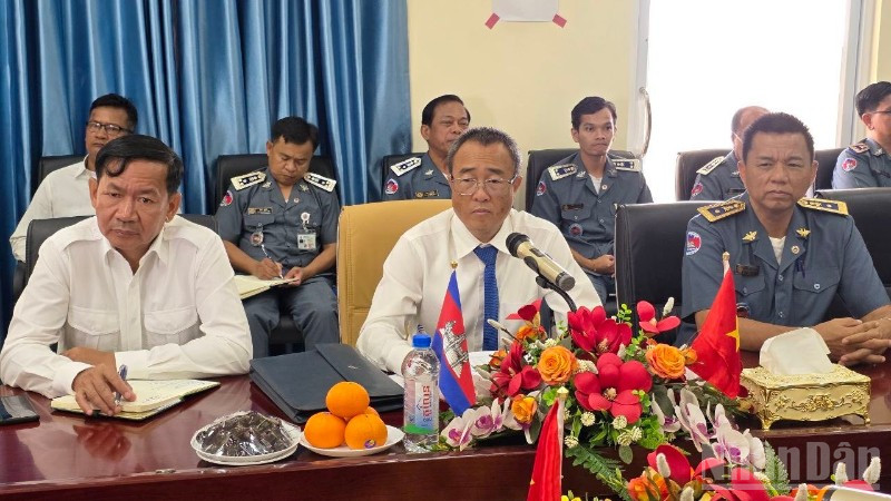 Lãnh đạo tỉnh Prey Veng tại cuộc gặp. ndo_br_ds-prey-veng-3-1072.jpg