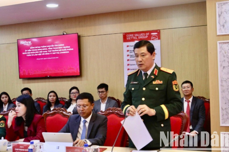 Phó Tổng giám đốc Tập đoàn Viettel Đỗ Minh Phương chia sẻ tại buổi làm việc. z6671809227790-c3aa174ea120407bda918981c34707ce-4060.jpg