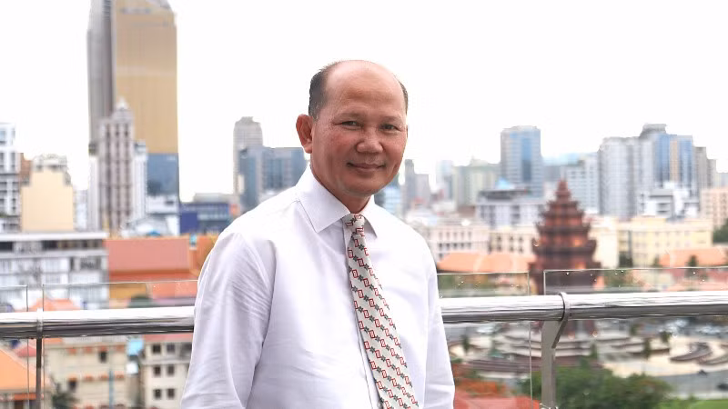 Nhà nghiên cứu Uch Leang, Quyền Vụ trưởng Vụ Nghiên cứu châu Á-châu Phi và Trung Đông, Viện Quan hệ quốc tế, Viện Hàn lâm Hoàng gia Campuchia, Chủ tịch Hội cựu sinh viên Campuchia học tại Việt Nam. (Ảnh: HUY VŨ)
