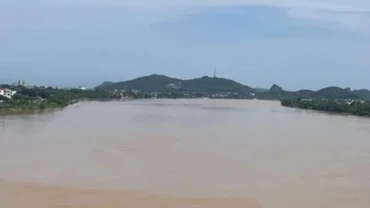 Thanh Hóa tăng mức báo động II trên sông Yên.