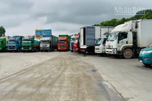 Các phương tiện tại khu vực bãi Xuân Cương, Cửa khẩu Quốc tế Hữu Nghị, tỉnh Lạng Sơn. 
