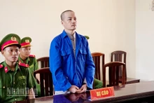 Bị cáo Nguyễn Phú Xuân. (Ảnh: VĂN VŨ)
