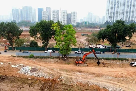 Hồ đầu mối Mễ Trì đang được đơn vị thi công tập trung triển khai theo lệnh khẩn cấp. (Ảnh: TUẤN LƯƠNG)