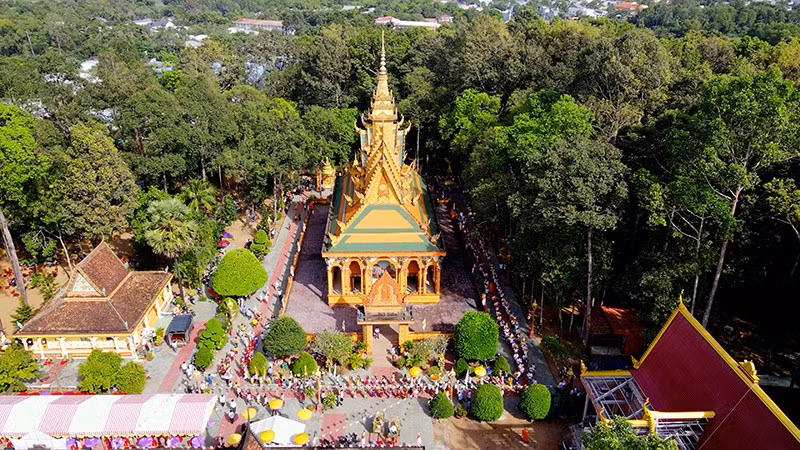 Nhà chùa là nơi sinh hoạt cộng đồng của người Khmer phường Nguyệt Hóa, tỉnh Vĩnh Long.
