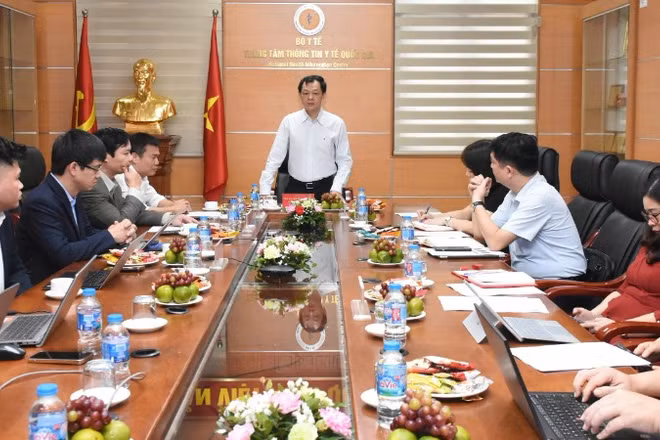 Thứ trưởng Y tế Nguyễn Tri Thức phát biểu tại hội nghị tập huấn.
