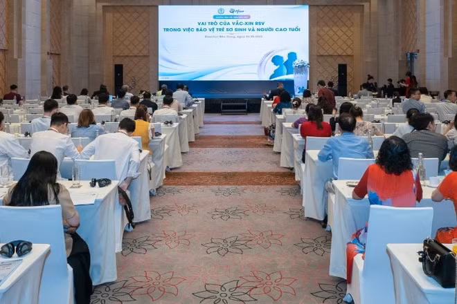 Quang cảnh hội nghị khoa học.