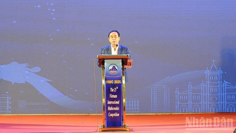 Phó Chủ tịch Ủy ban nhân dân thành phố Đà Nẵng Trần Anh Tuấn phát biểu tại buổi lễ. ndo_br_z6910301050119-b475e3cf7b4b91ab9764ed786abe33cd-9173.jpg