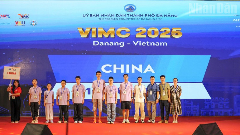 Đội thi Trung Quốc tại Kỳ thi Toán học quốc tế lần thứ 25-VIMC 2025. ndo_tr_z6910301005618-d873ccedf1769f5794de407bf645b270-3089.jpg