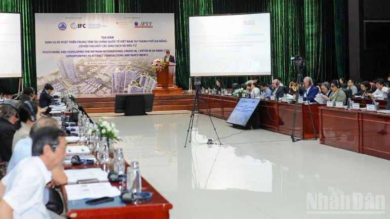 Scene of the seminar. ndo_br_img-2424-6361.jpg