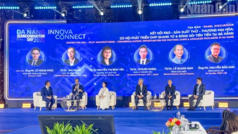 Discussion at Danang Semiconductor Day 2025. ndo_tr_0e0997b6-828d-4a1d-a8ee-e10c0658324c-8619.jpg