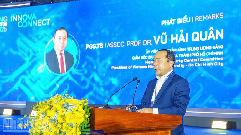 Associate Professor, Dr. Vu Hai Quan, Member of the Party Central Committee, Director of Ho Chi Minh City National University spoke. ndo_bl_z6959994232337-2291c7901946702d7fde7a45b18da08e-1801.jpg