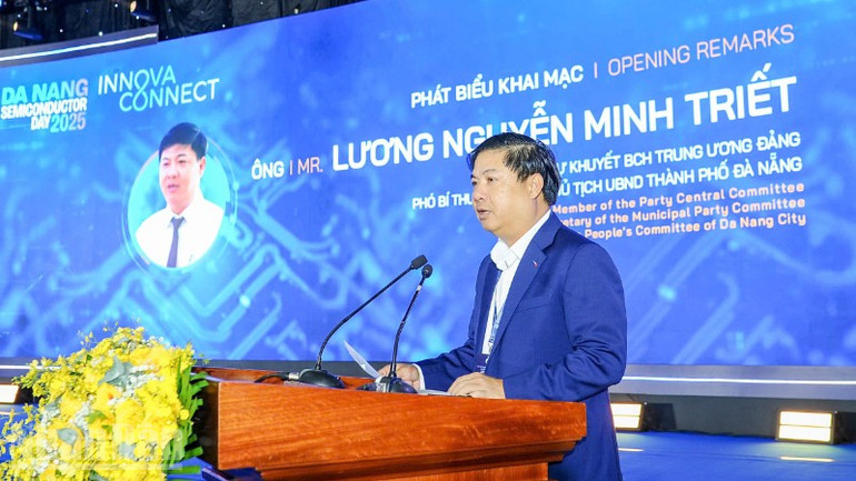 Chairman of Da Nang City People's Committee Luong Nguyen Minh Triet speaks. ndo_bl_z6959994236837-355f6214850d5de6483bb28849b93c5c-6017.jpg