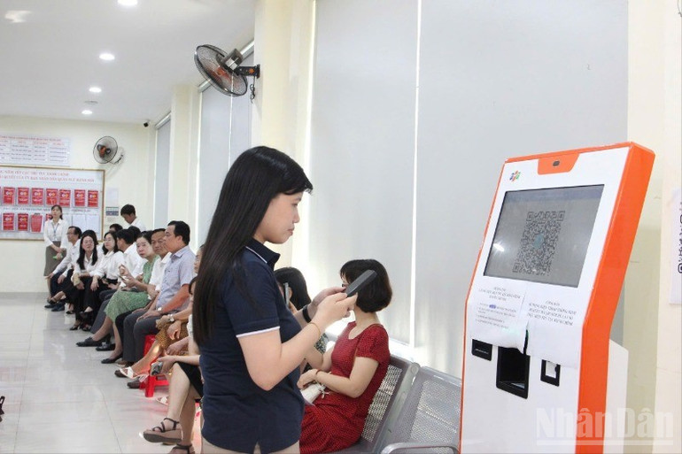 Giả định giải quyết thủ tục hành chính tại Trung tâm phục vụ hành chính công phường Ngũ Hành Sơn. ndo_br_392dea84-bb71-4b18-bbc9-6722e2305fa2-594.jpg