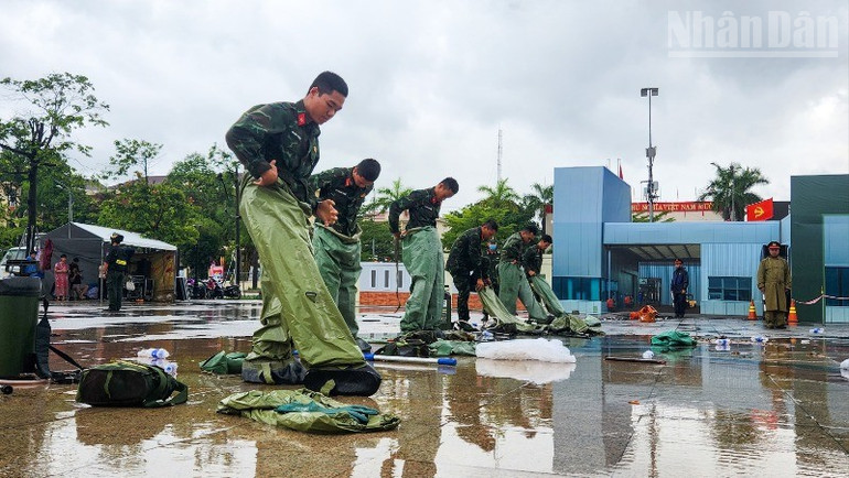 Các lực lượng diễn tập triển khai công tác ứng phó. ndo_tr_20250612-091418-3707.jpg