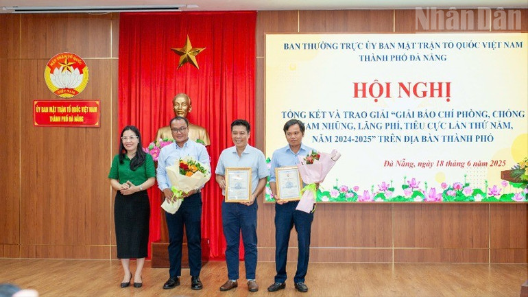 Trao giải C cho các tác giả, nhóm tác giả. ndo_tr_0aa418b0-63e8-477d-a316-cfe0c7853898-2146.jpg