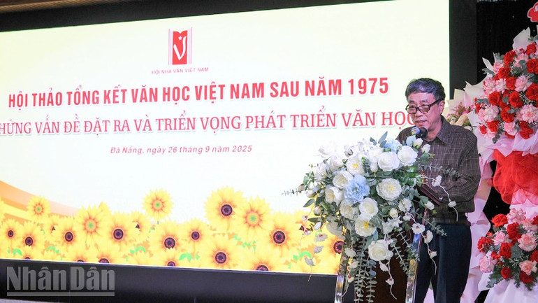 Nhà văn Nguyễn Bình Phương - Phó Chủ tịch Hội Nhà văn Việt Nam, phát biểu tại Hội thảo. ndo_bl_z7052106597604-dac428b02f5131ae3f631b08133e043f-18.jpg