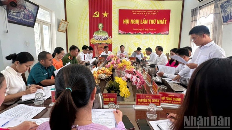 Xã đảo Tam Hải, thành phố Đà Nẵng tổ chức họp lần thứ nhất khi đi vào hoạt động chính quyền mới. 3e175ab43a2f8d71d43e-6337-9360.jpg