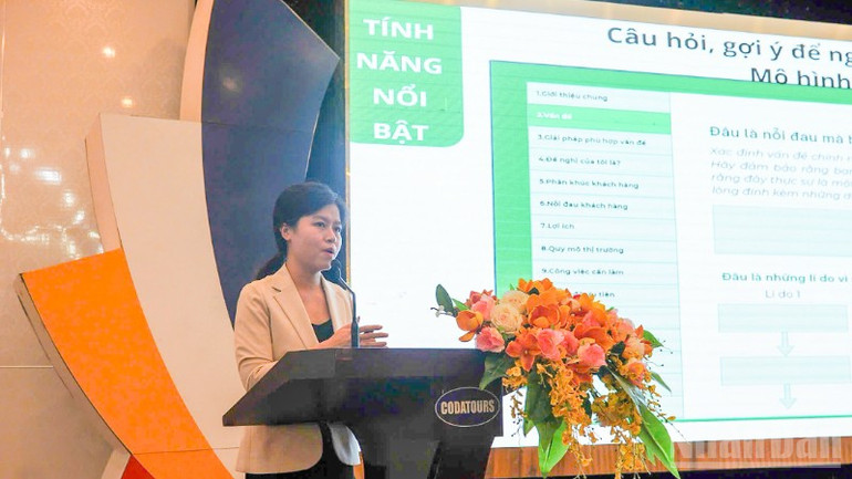 ຜູ້ຕາງຫນ້ານັກທຸລະກິດໃຫ້ຄໍາປາໄສ. ndo_br_img-2662-3432.jpg