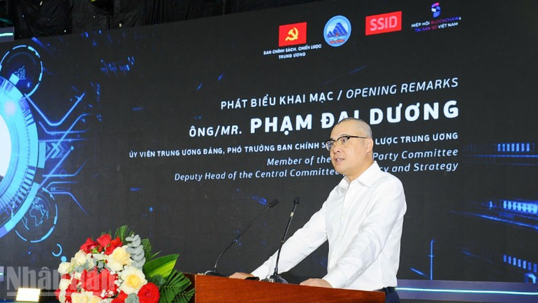 Genosse Pham Dai Duong, Mitglied des Zentralkomitees der Partei und stellvertretender Leiter der Zentralen Kommission für Politik und Strategie, hielt die Eröffnungsrede. ndo_bl_z6956624298684-501c7c73499e458739755e158a3af52c-1318.jpg