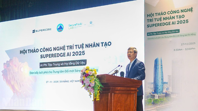 Заместитель председателя Народного комитета города Дананг Хо Куанг Буу произнес вступительную речь. ndo_bl_z7267323930293-120139df8db3826f571c0b203c6b3b9f-8984.jpg