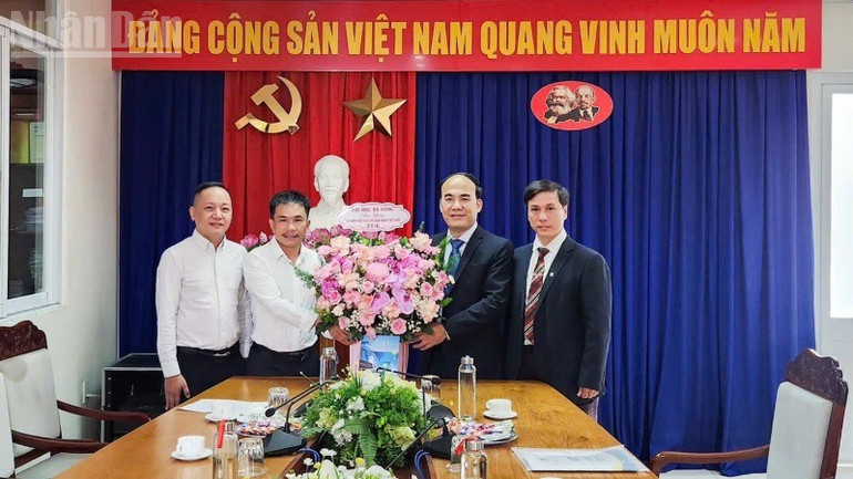 Đoàn công tác Đại học Đà Nẵng thăm, chúc mừng Cơ quan Đại diện Báo Nhân Dân tại miền trung-Tây Nguyên. ndo_tl_9964fd77-c803-49ed-b43f-2c4546e5bf76-8288.jpg