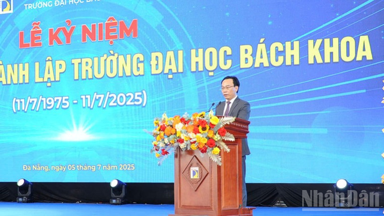Thứ trưởng Bộ Giáo dục và Đào tạo Hoàng Minh Sơn phát biểu. ndo_br_z6773869576726-5bf5cacbbf6104f67629d52542e517f3-1715.jpg