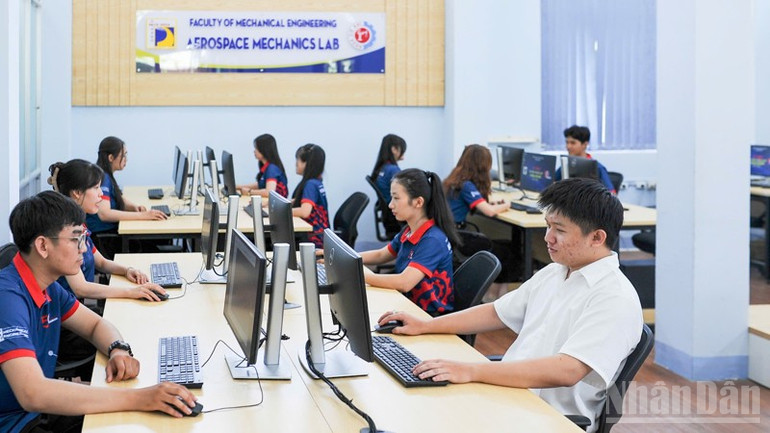 Phòng Thí nghiệm trọng điểm Quốc gia dùng chung Cơ điện tử và Ứng dụng tại Trường đại học Bách khoa - Đại học Đà Nẵng. ndo_br_z6773928291349-a34d08be0173483b84504d64b537412d-2492.jpg