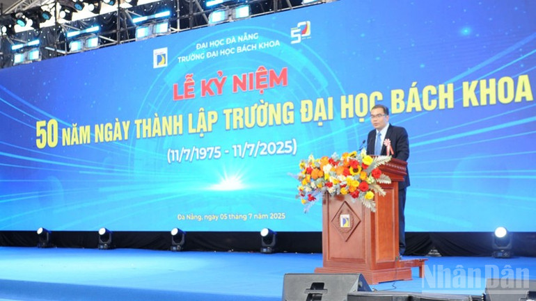 Phó Giáo sư, Tiến sĩ Nguyễn Hữu Hiếu, Hiệu trưởng Trường đại học Bách khoa Đà Nẵng phát biểu. ndo_br_z6773869668866-900541b694f43b15d7af47799342bced-8573.jpg