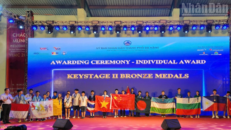 Les équipes ont remporté des prix de bronze individuels. ndo_tr_z6920032503900-7253259d43cf221b8d28e479b0d10599-8991.jpg