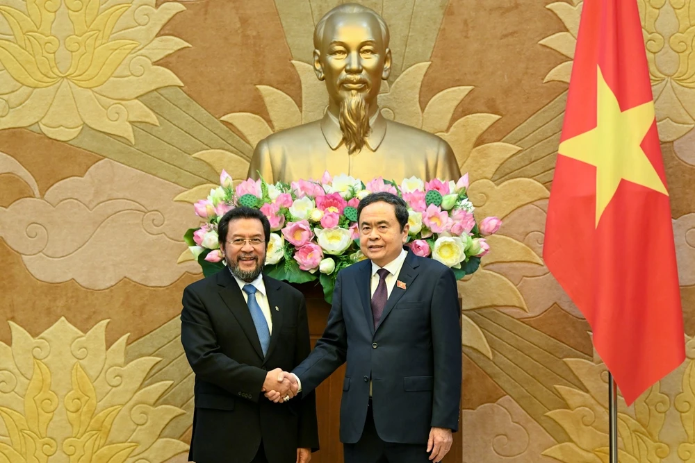 Chủ tịch Quốc hội Trần Thanh Mẫn và Phó Chủ tịch Thượng viện Indonesia Yorrys Raweyai. (Ảnh: Duy Linh)