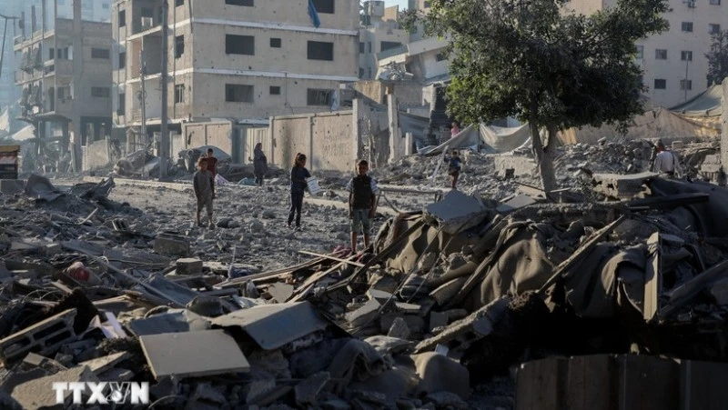 Toà nhà bị phá hủy trong xung đột tại phía tây thành phố Gaza. (Ảnh: THX/TTXVN)