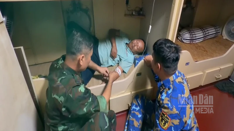 Tàu 741 kịp thời cứu ngư dân bị đột quỵ tại quần đảo Trường Sa