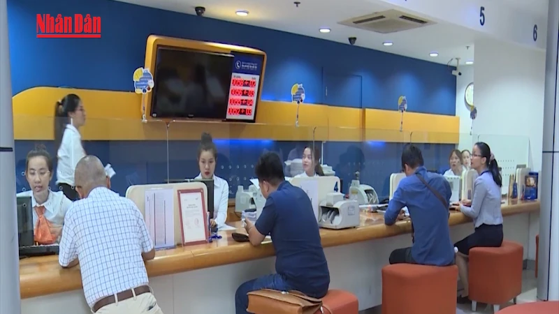 Ngân hàng đồng loạt giảm lãi suất, tạo đà cho mục tiêu tăng trưởng kinh tế cao