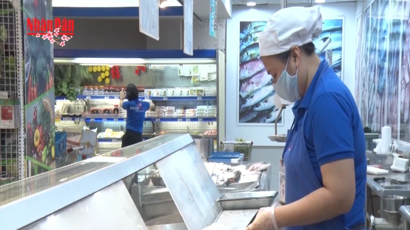 Thị trường Tết sôi động: Nhu cầu tăng vọt, giá cả ổn định nhờ nguồn cung dồi dào