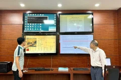 Các nhà khoa học Viện Các khoa học trái đất phân tích về hiện tượng động đất. (Ảnh: TL)