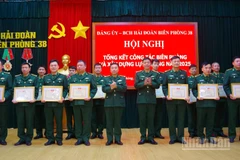 Đảng ủy, Ban Chỉ huy Hải đoàn trao thưởng cho tập thể, cá nhân trong phong trào thi đua quyết thắng năm 2025.