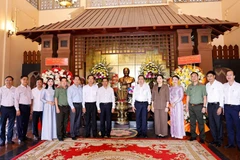 Chủ tịch Quốc hội Trần Thanh Mẫn dâng hoa, dâng hương tưởng nhớ đồng chí Võ Văn Kiệt. (Ảnh: TTXVN)