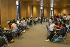 Nhiều người tham gia hiến máu không giấu được niềm vui và sự tự hào khi góp một phần sức mình cho cộng đồng.